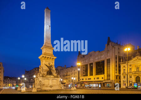 Vor der Morgendämmerung am Avenida da Liberdade in Lissabon, Portugal. Stockfoto