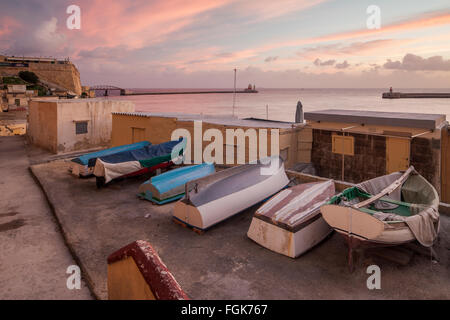 Morgendämmerung am Grand Harbour in Valletta, Malta. Stockfoto