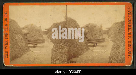 Dieses Vintage-Foto von Mathew B. Brady zeigt einen Innenblick von Fort Putnam in Charleston Harbor, South Carolina. Das Foto ist eine historische Darstellung der Militärarchitektur während der Zeit des Bürgerkriegs. Stockfoto