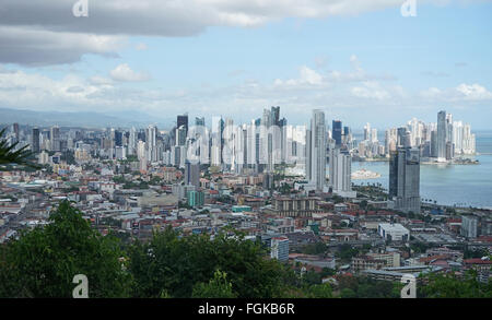 Blick auf Skyline der Stadt Panama vom Cerro Ancon Stockfoto