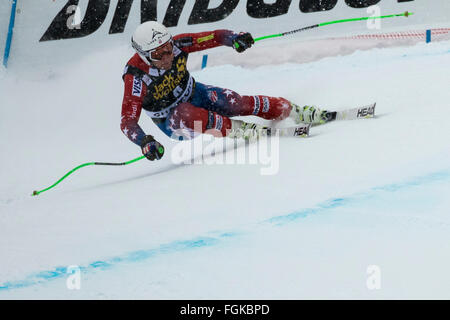 Chamonix, Frankreich. 20. Februar 2016. USA-Ski-Team Andrew Weibrecht beendete 18. und den 2. höchsten Rang amerikanische Skifahrer im Rennen war. Der Audi FIS World Cup 9. Herrenabfahrt fand in Chamonix Frankreich mit einer "Jour Blanc" (grauer Himmel und diffusem Licht) und einige leichte Schnee. Das Podium war - 1-PARIS Dominik (ITA) 1:58.38 2 - Steven NYMAN (USA) 1:58.73 3 - Beat FEUZ (SUI) 1:58.77 AUDI FIS SKI WORLD CUP 2015/16 Credit: Genyphyr Novak/Alamy Live News Stockfoto