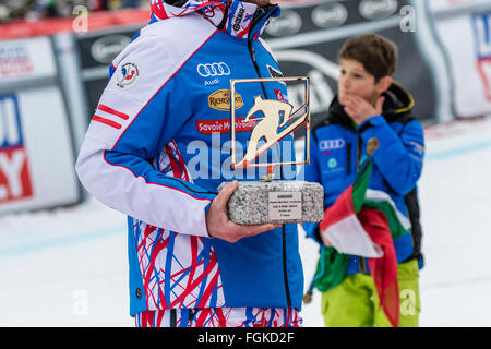 Chamonix, Frankreich. 20. Februar 2016. Die Kandahar-Trophy - auf einem Block aus Granit. Der Audi FIS World Cup 9. Herrenabfahrt fand in Chamonix Frankreich mit einer "Jour Blanc" (grauer Himmel und diffusem Licht) und einige leichte Schnee. Das Podium war - 1-PARIS Dominik (ITA) 1:58.38 2 - Steven NYMAN (USA) 1:58.73 3 - Beat FEUZ (SUI) 1:58.77 AUDI FIS SKI WORLD CUP 2015/16 Credit: Genyphyr Novak/Alamy Live News Stockfoto