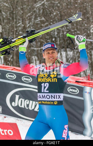 Chamonix, Frankreich. 20. Februar 2016. Steven NYMAN Köpfe auf dem Podium. Der Audi FIS World Cup 9. Herrenabfahrt fand in Chamonix Frankreich mit einer "Jour Blanc" (grauer Himmel und diffusem Licht) und einige leichte Schnee. Das Podium war - 1-PARIS Dominik (ITA) 1:58.38 2 - Steven NYMAN (USA) 1:58.73 3 - Beat FEUZ (SUI) 1:58.77 AUDI FIS SKI WORLD CUP 2015/16 Credit: Genyphyr Novak/Alamy Live News Stockfoto