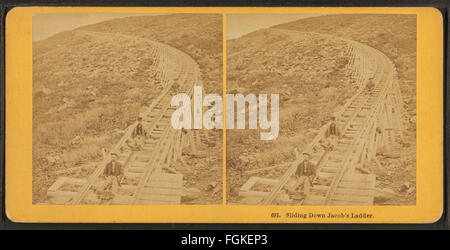 Dieses Foto von den Kilburn Brothers zeigt Menschen, die Jakob's Leiter hinunterrutschen, eine beliebte Attraktion, und fängt die Spannung und den Spaß dieses Erlebnisses ein. Stockfoto