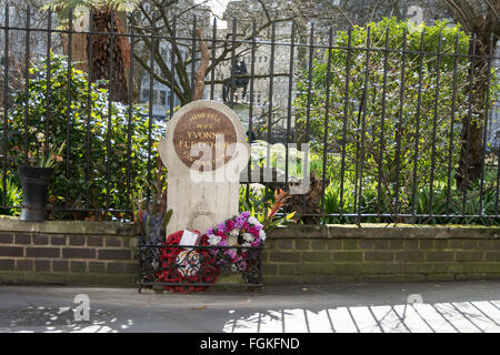 Denkmal für PC Yvonne Fletcher, eine Polizistin ermordet während einer Protestaktion vor libysche Botschaft in London, 1984. Stockfoto