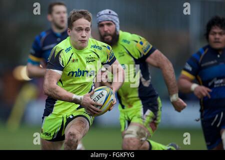 Sixways Stadium, Worcester, UK. 20. Februar 2016. Aviva Premiership. Worcester Warriors versus Verkauf Haie. Sale Sharks Verteidiger Mike Haley läuft mit dem Ball. Bildnachweis: Aktion Plus Sport/Alamy Live-Nachrichten Stockfoto