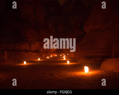 Candle Light Siq in Petra bei Nacht Stockfoto