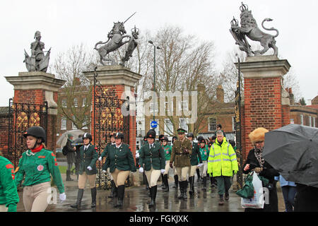 Hampton Court Palace, East Molesey Surrey, England, Vereinigtes Königreich. 20. Februar 2016. Jährliche Parade anlässlich die Stiftung der Nächstenliebe bietet Reiten und Pferd Pflege Fähigkeiten für junge Menschen, darunter auch einige, die Behinderung oder Lernschwierigkeiten. Bildnachweis: Ian Flasche/Alamy Live-Nachrichten Stockfoto