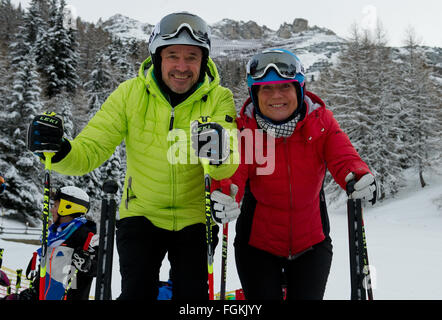 Axamer Lizum, Österreich. 14. Januar 2016. Ehemalige Abfahrtsläufer Christian Neureuther (L) und Rosi Mittermaier im Bild in das Skigebiet Axamer Lizum, Österreich, 14. Januar 2016. Foto: Angelika Warmuth/Dpa/Alamy Live News Stockfoto