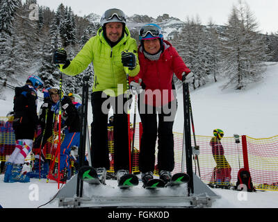 Axamer Lizum, Österreich. 14. Januar 2016. Ehemalige Abfahrtsläufer Christian Neureuther (L) und Rosi Mittermaier im Bild in das Skigebiet Axamer Lizum, Österreich, 14. Januar 2016. Foto: Angelika Warmuth/Dpa/Alamy Live News Stockfoto