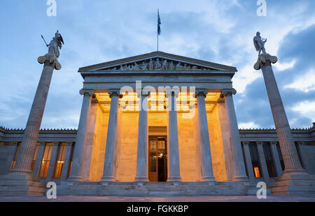 Athen - der Nationalakademie Gebäude in Morgen-Dämmerung. Stockfoto