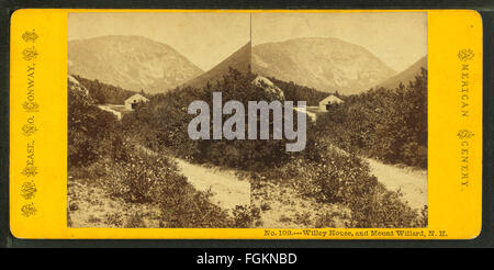 Dieser historische stereoskopische Blick aus der Sammlung von Robert N. Dennis fängt das Willey House und Mount Willard in New Hampshire ein und zeigt die landschaftliche Schönheit der Gegend in der Vergangenheit. Stockfoto