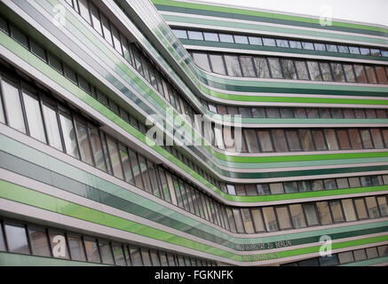 Berlin, Deutschland. 4. Februar 2016. Ein Blick auf das neue Gebäude der Life-Science Forschungsabteilung der Humboldt-Universität in Berlin, Deutschland, 4. Februar 2016. Foto: Kay Nietfeld/Dpa/Alamy Live News Stockfoto