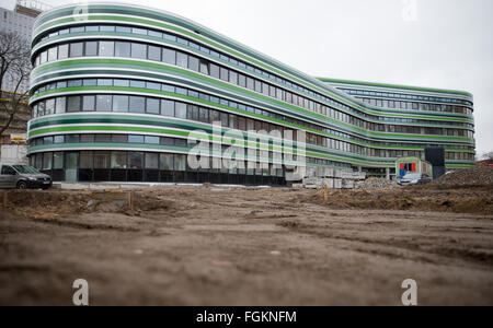 Berlin, Deutschland. 4. Februar 2016. Ein Blick auf das neue Gebäude der Life-Science Forschungsabteilung der Humboldt-Universität in Berlin, Deutschland, 4. Februar 2016. Foto: Kay Nietfeld/Dpa/Alamy Live News Stockfoto