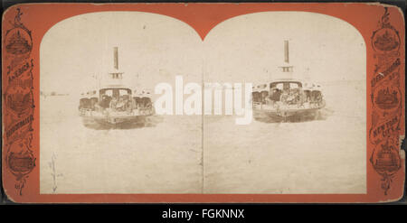 Dieses stereoskopische Bild aus der Robert N. Dennis-Sammlung erfasst ein Brooklyn-Fährschiff und bietet einen historischen Blick auf den Transport auf dem East River in New York. Stockfoto