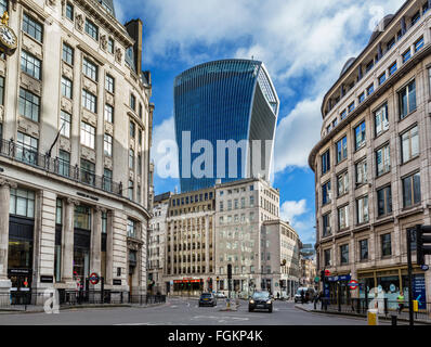 Die City of London von König William St mit Blick auf das Walkie Talkie Gebäude (20 Fenchurch Street), London, England, UK Stockfoto