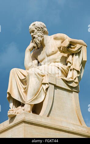 Athen - die Statue des Sokrates vor National Academy Gebäude von dem italienischen Bildhauer Piccarelli (ab 19. Cent.) Stockfoto