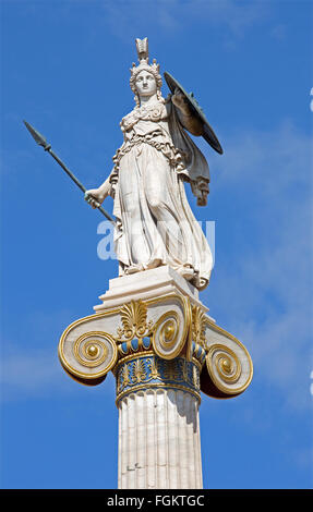 Athen - die Statue der Athena auf der Säule vor der nationalen Akademie-Gebäude von Leonidas Drosis (ab 19. Cent.) Stockfoto