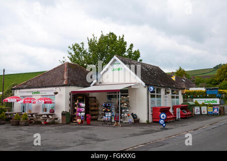 Ein Londis Dorfladen in West Lulworth, Dorset, England Stockfoto