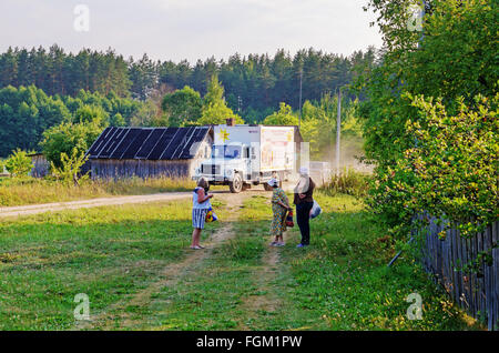 Mobile-Shop für Produkte auf dem LKW in das Dorf. Stockfoto