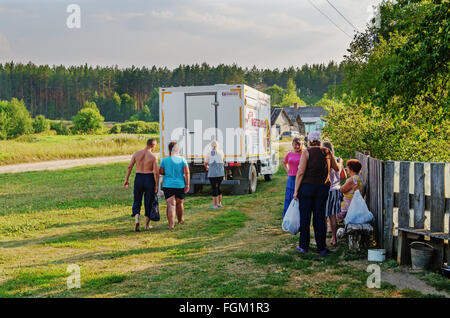 Mobile-Shop für Produkte auf dem LKW in das Dorf. Stockfoto