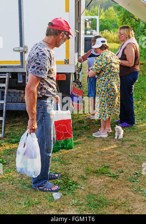 Mobile-Shop für Produkte auf dem LKW in das Dorf. Stockfoto