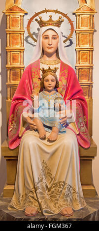 BETHLEHEM, ISRAEL - 6. März 2015: Die geschnitzte Statue der Madonna von 20. Jhdt. unbekannten Künstlers. Stockfoto