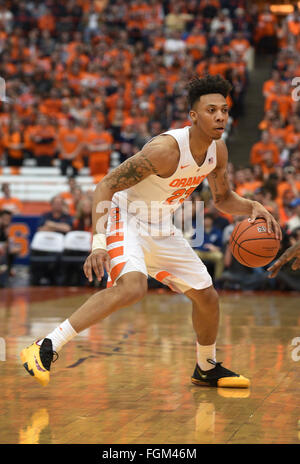 Syracuse, NY, USA. 20. Februar 2016. Syrakus bewachen Maleachi Richardson (23) in der ersten Hälfte des Spiels, wie Pittsburgh besiegt Syrakus 66 52 in einem ACC-Matchup im Carrier Dome in Syracuse, NY. Foto: Alan Schwartz/Cal Sport Media/Alamy Live-Nachrichten Stockfoto