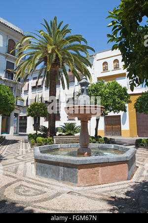 CORDOBA, Spanien - 26. Mai 2015: Die Plaza de San Andres Platz mit dem kleinen Brunnen. Stockfoto
