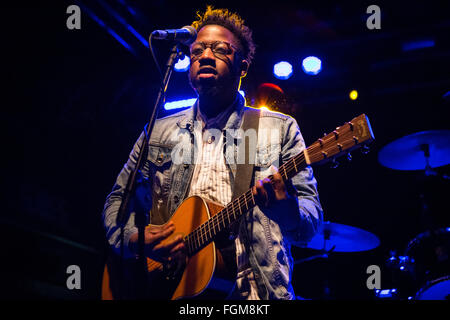 Mailand Italien. 20. Februar 2016. Der britische Singer/Songwriter KELVIN JONES führt live auf der Bühne Magazzini Generali Eröffnungsshow der X-Botschafter Stockfoto