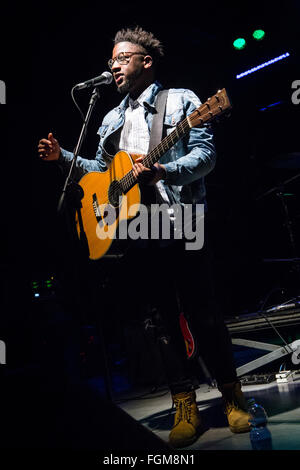 Mailand Italien. 20. Februar 2016. Der britische Singer/Songwriter KELVIN JONES führt live auf der Bühne Magazzini Generali Eröffnungsshow der X-Botschafter Stockfoto