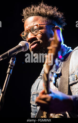 Mailand Italien. 20. Februar 2016. Der britische Singer/Songwriter KELVIN JONES führt live auf der Bühne Magazzini Generali Eröffnungsshow der X-Botschafter Stockfoto