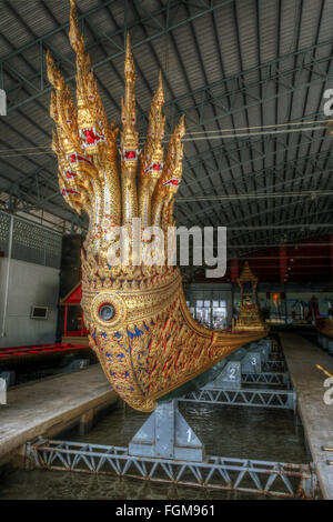 Drachen Boot, Anantanaharaj Royal Barge von König Rama VI, Royal Barges Nationalmuseum, Bangkok, Thailand Stockfoto