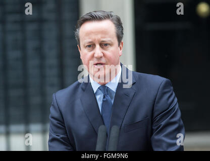 Premierminister David Cameron, macht eine Aussage in der Downing Street zu den Medien Stockfoto