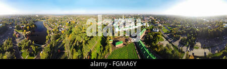 Nahtlose Runde Panorama Luftaufnahme des Sergiev Posad mit Trinity Klosters des Heiligen Sergius in Russland. Stockfoto