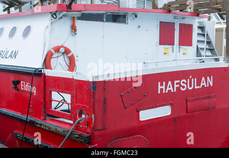 Reykjavik Island rot Fischerboot im Hafen Marina Closeup Abstracts Schiff für Hummer und Angeln Stockfoto