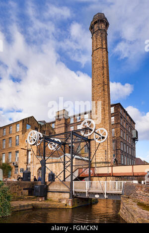 Lok-Brücke, auch bekannt als die Turnbridge auf Huddersfield breiter Kanal, Huddersfield, West Yorkshire, England, UK Stockfoto