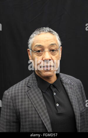 Giancarlo Esposito Gustavo "Gus" Fring brechen schlechte Schauspieler TV star in London, Vereinigtes Königreich. 21. Februar 2016. Promi-stars prominente London, UK. 21. Februar 2016. Walking Dead Convention Walker Stalker Con Olympia London versammeln 21.02.2016 walking dead Fans, um Stars der Show und Stände, die alles, um mit dem hit Zombie American zeigen, Fotos mit einem Stern oder einem Zombie zu sehen. Cosplayer & Untoten Wanderer roaming der Event-Etage unterhalten die Massen. Stände mit Make-up und Charaktere aus der Serie. Bildnachweis: Paul Thompson/Alamy Live-Nachrichten Stockfoto