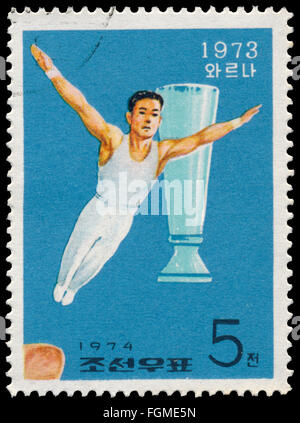 BUDAPEST, Ungarn - 3. Februar 2016: eine Briefmarke gedruckt in Nordkorea zeigt Gymnastik, ca. 1974 Stockfoto