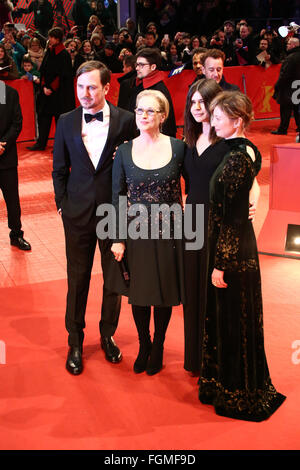 Berlin, Deutschland. 20. Februar 2016. Internationale Jury kommen für die Preisverleihung während der 66. Internationalen Filmfestspiele Berlin. Bildnachweis: Jake Ratz/Alamy Live-Nachrichten Stockfoto