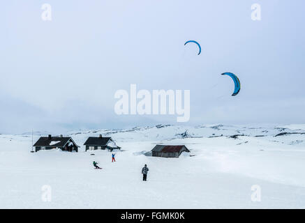 Kitesurfer, gefrorene See Örteren, winter, Hardangervidda, ca. 30 KM westlich von Geilo, Buskerud, Norwegen Stockfoto