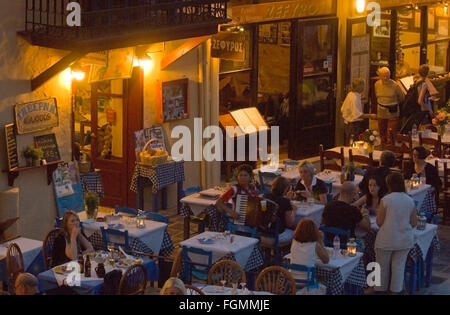 Griechenland, Kreta, Rethymnon, Restaurants Und Tavernen Umsäumen Den Venezianischen Hafen.Blick Auf Die Taverna Knossos, sterben se Stockfoto