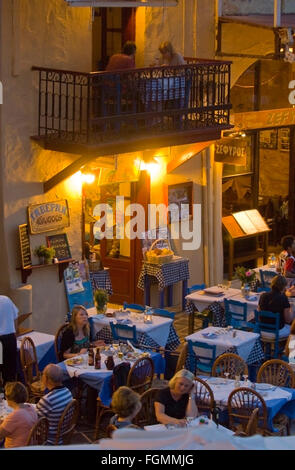 Griechenland, Kreta, Rethymnon, Restaurants Und Tavernen Umsäumen Den Venezianischen Hafen.Blick Auf Die Taverna Knossos, sterben se Stockfoto