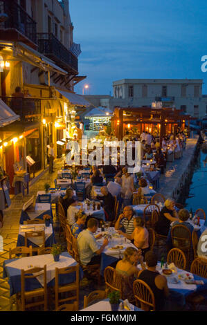 Griechenland, Kreta, Rethymnon, Restaurants Und Tavernen Umsäumen Den Venezianischen Hafen. Stockfoto