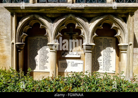 Erster Weltkrieg-Denkmal, 1914-1918, am Holy Trinity Church, Bradford on Avon, Wiltshire, Vereinigtes Königreich. Stockfoto