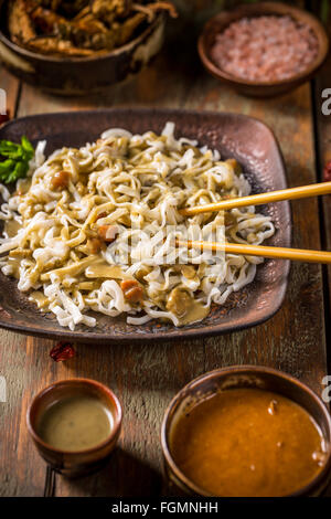 Eine sehr berühmte rühren gebratene Nudeln "Pad-Thai" genannt. Thailands Nationalgericht. Stockfoto