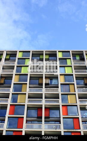 Regenerierte Wohnungen auf Grad II * aufgeführt Park Hill Wohnsiedlung in Sheffield, England UK Stockfoto