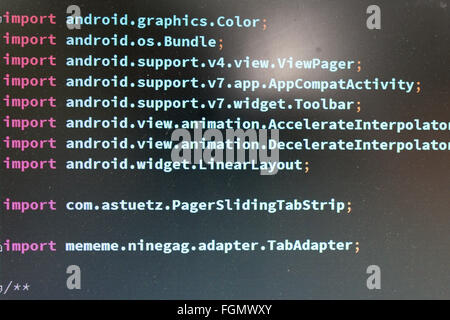 Codierung auf dem Bildschirm mit bunten code Stockfoto