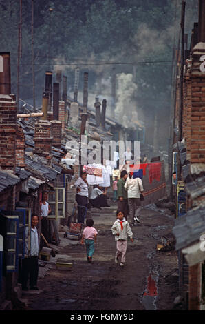 Lane in Fushun Stadt wo Kohle Bergbau Arbeiter Traditionell lebten, Provinz Liaoning, China Stockfoto