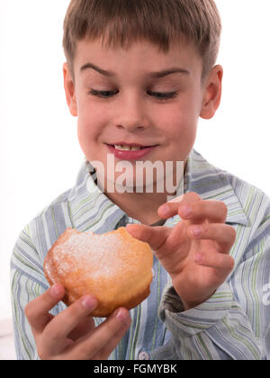 junge Essen geschmackvoll Wüste Stockfoto